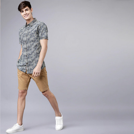 https://www.zestystyles.in/products/men-khaki-solid-slim-fit-regular-shorts