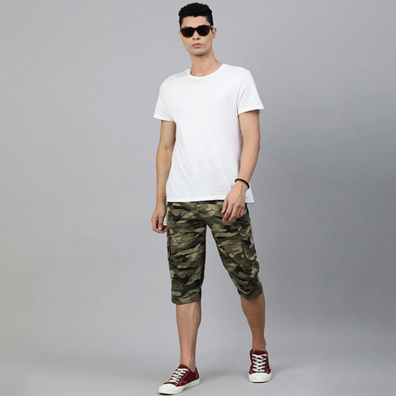 https://www.zestystyles.in/products/men-olive-green-beige-camouflage-printed-pure-cotton-34th-cargo-shorts