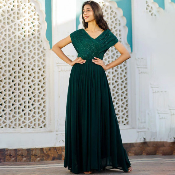 https://www.zestystyles.in/vi/products/green-embellished-maxi-dress